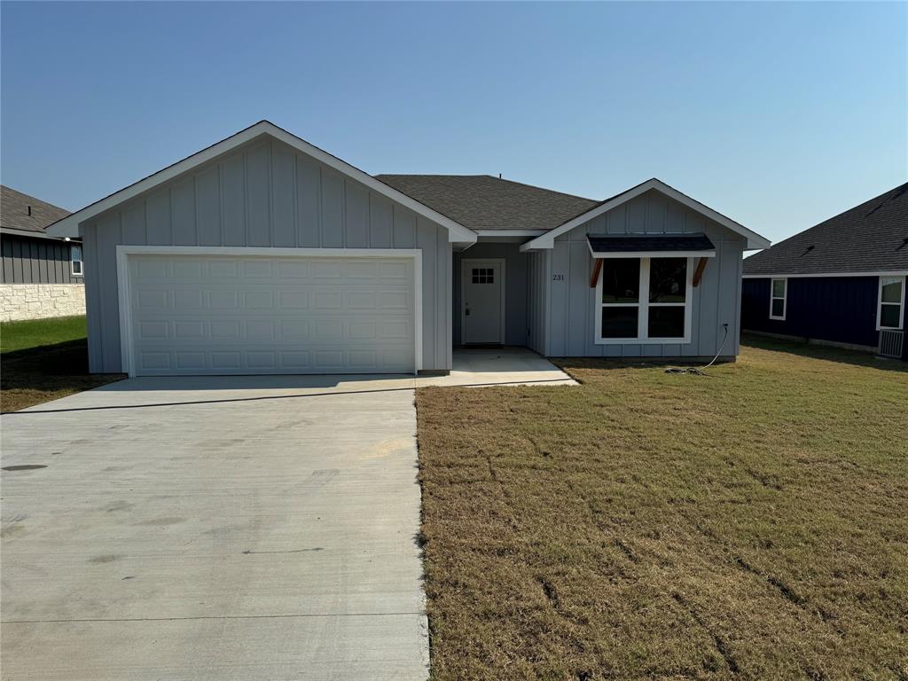 a view of a house with yard and garage