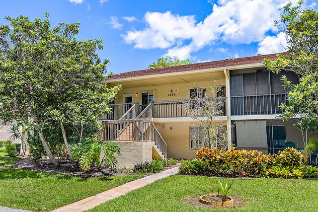 $305,000 | 6559 Chasewood Drive, Unit E | Jupiter