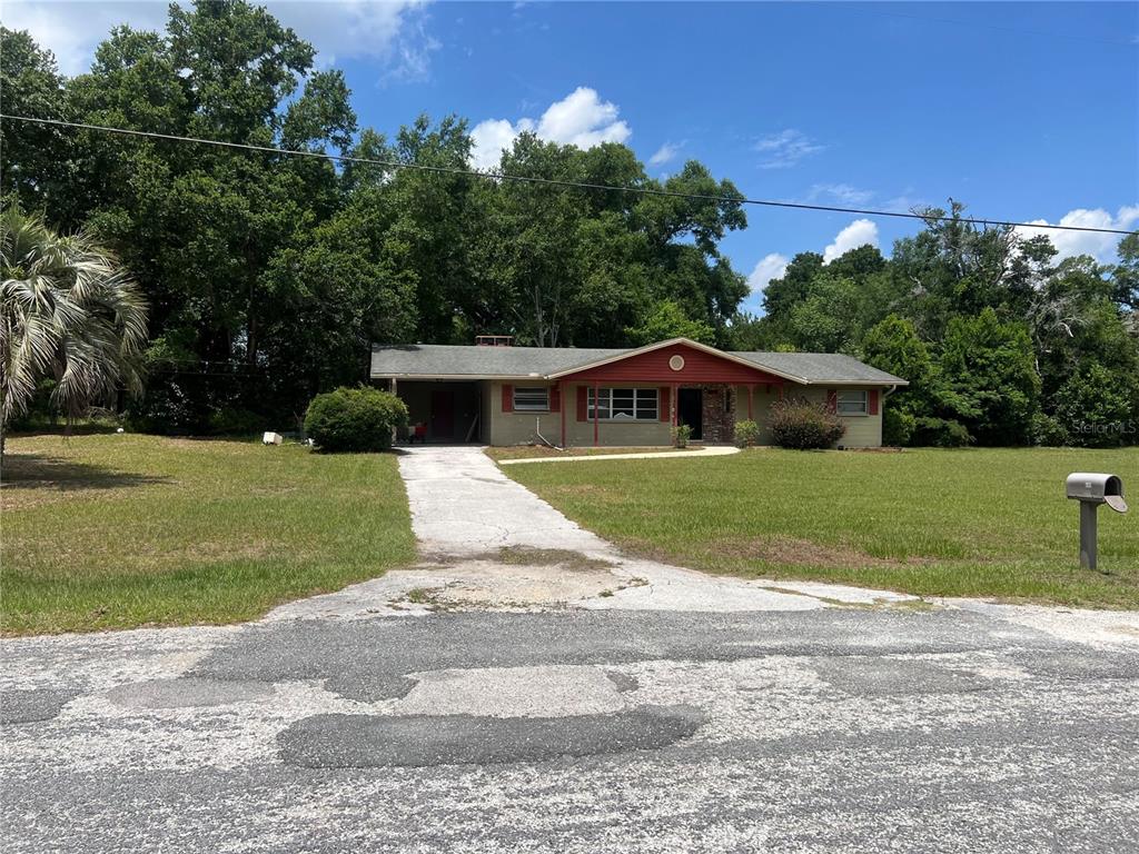 a view of a house with a yard