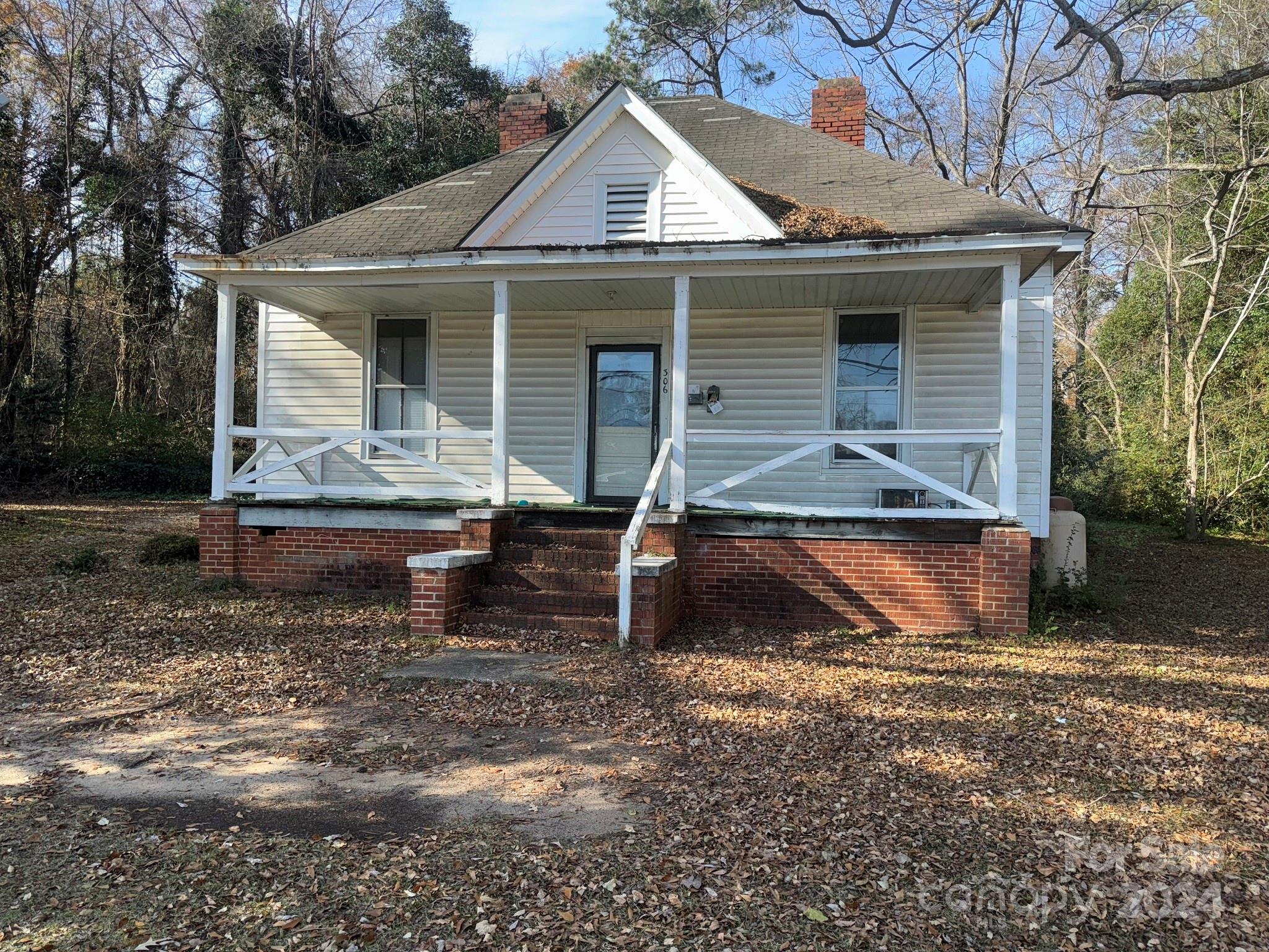 a view of a house with backyard and chairs