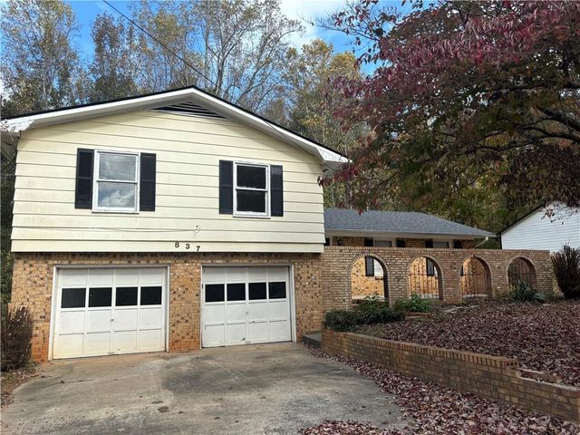 $259,900 | 837 Tall Deer Drive | Fairburn