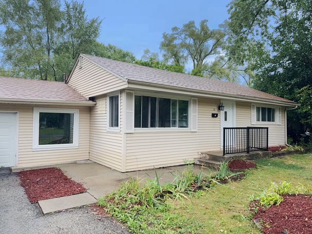 $289,900 | 30 Golfview Road | North Central Lake Zurich