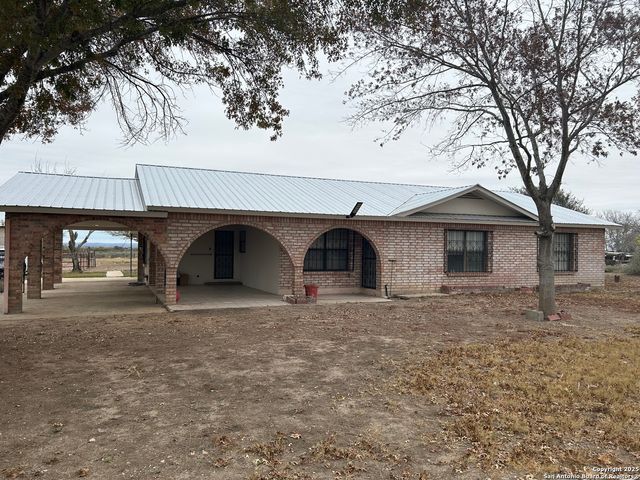 $379,900 | 1390 Windmill Road | Uvalde Estates