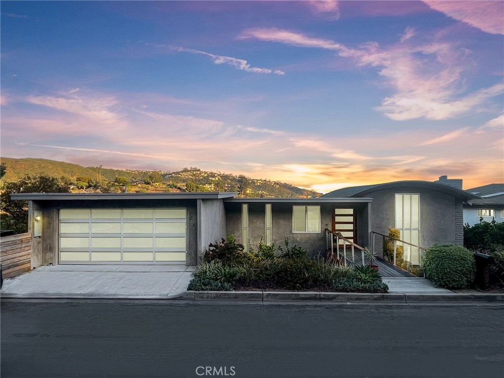 Ocean view modern home in Laguna Beach