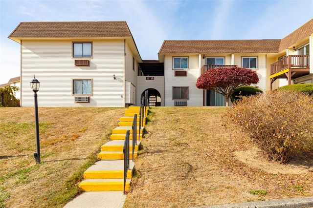 $245,000 | 16 Club House Drive, Unit 3H | Fishkill Village