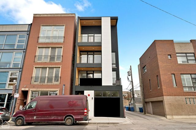 $849,000 | 2115 North Damen Avenue, Unit 2 | Bucktown