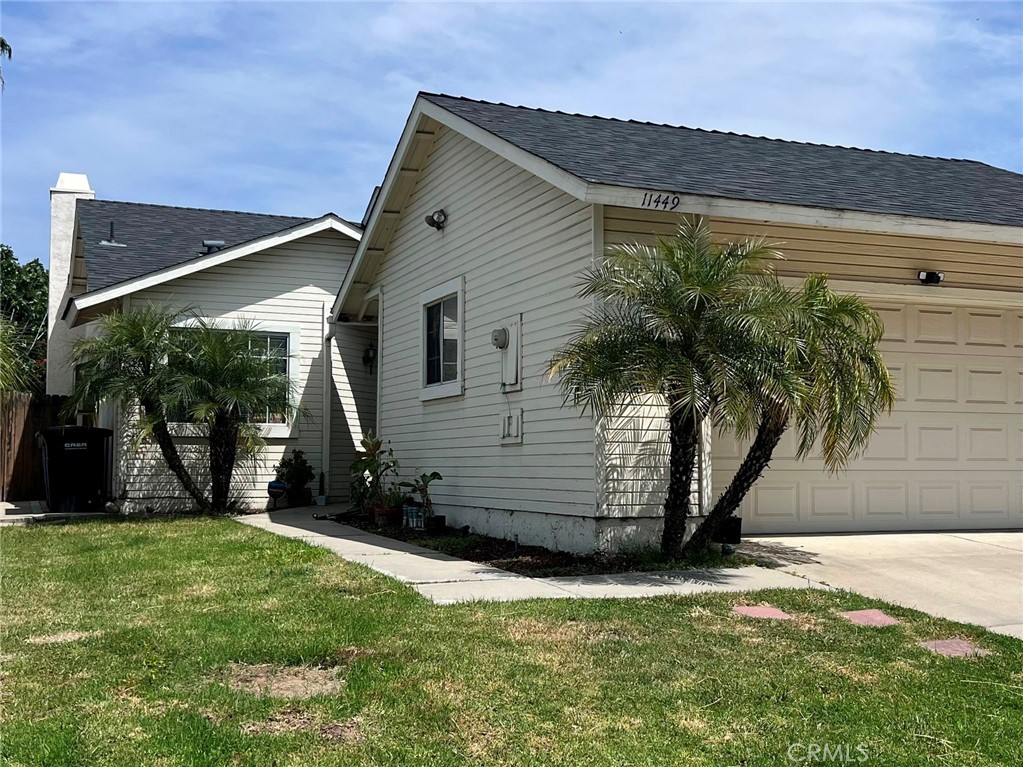 a view of a house with a yard