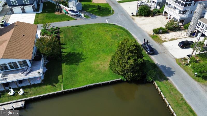 an aerial view of a house having yard