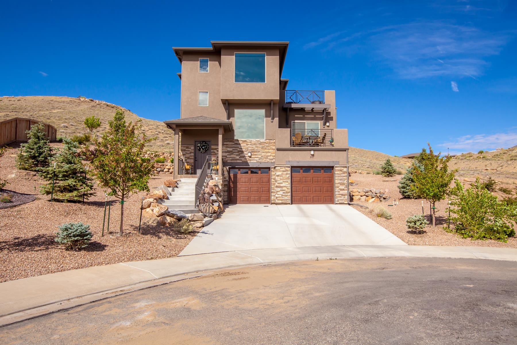 a house view with a outdoor space