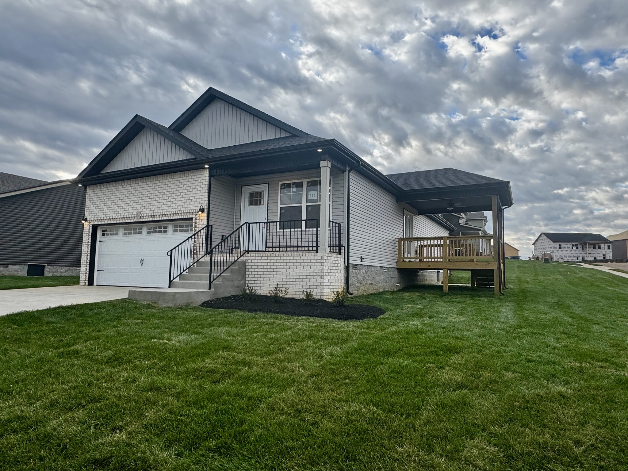 a view of a house with backyard and garden