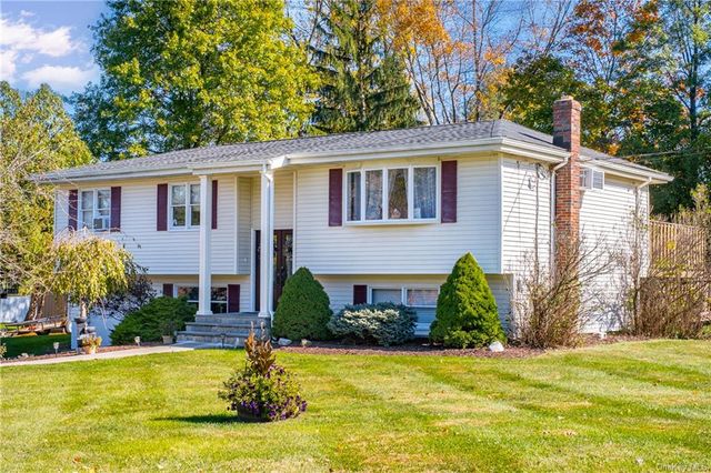 $559,999 | 13 Beechwood Drive | Goshen