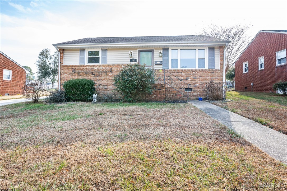 View of front of house with a front yard