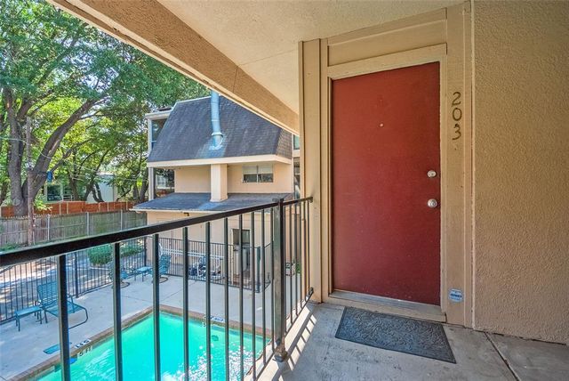 $275,000 | 4044 Buena Vista Street, Unit 203 | Uptown Dallas