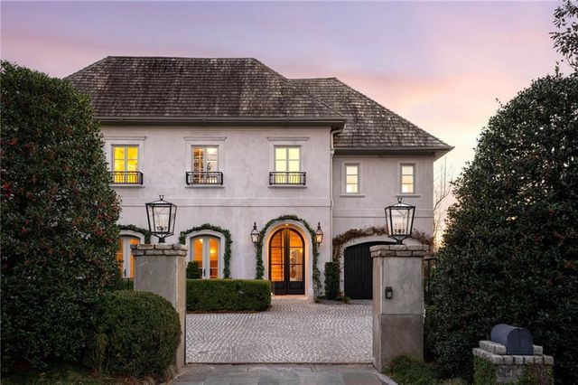 $2,999,000 | 350 Woodward Way Northwest | Haynes Manor