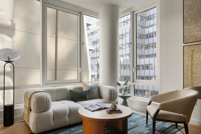 $1,474,000 | 135 East 47th Street, Unit 14D | Midtown East