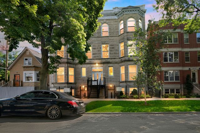 $425,000 | 1939 North Sawyer Avenue, Unit 1N | Logan Square