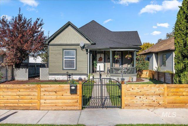 $359,900 | 619 10th Avenue South | Old Nampa