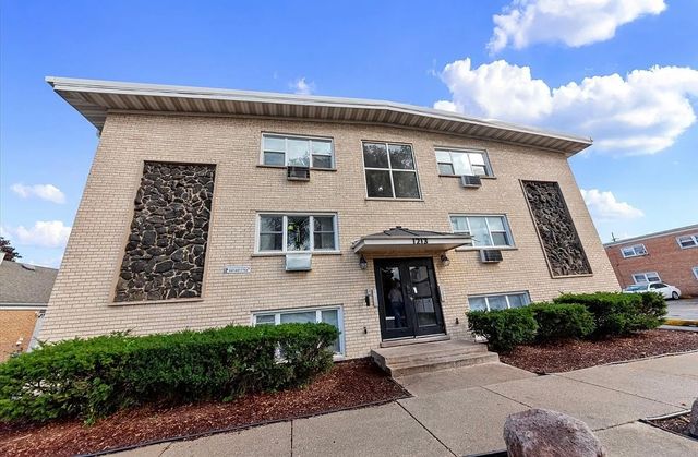 $1,300 | 1213 34th Avenue, Unit 12 | Melrose Park