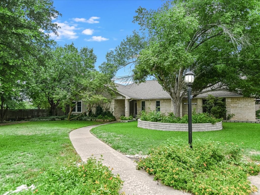 a view of a house with a yard