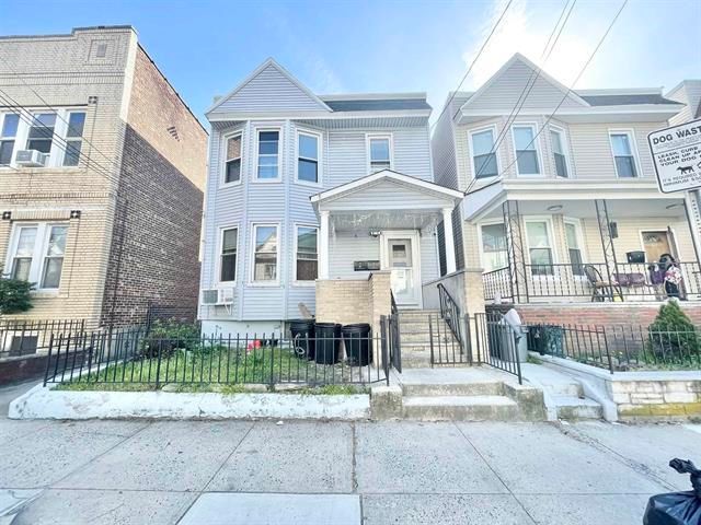 $699,999 | 61 Clarke Avenue | West Bergen