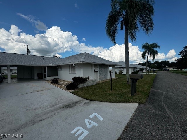 a view of a house with a yard