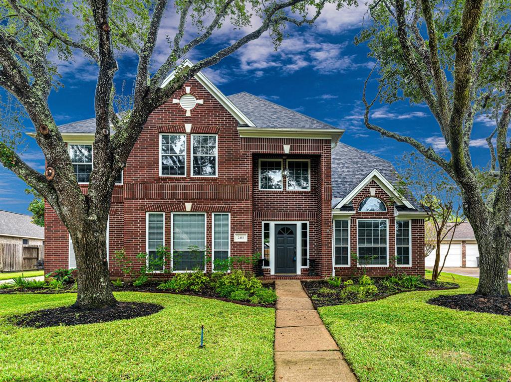 Traditional Charm that Pecan Grove Plantation is famous for!  Huge shaded lots, quiet streets, and extra windows for natural light.