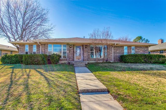 $399,900 | 720 North Valley Parkway | Lewisville Valley