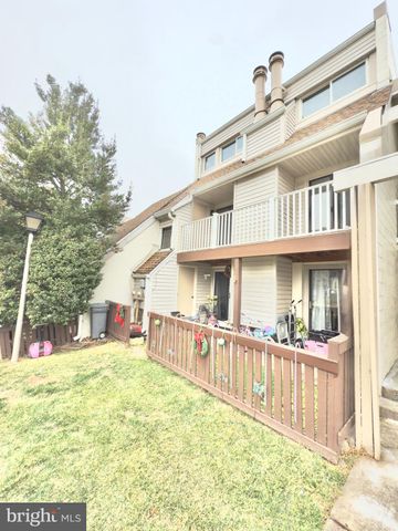 $319,900 | 1068 Mycroft Court | Newberry Condominiums