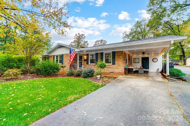 $385,900 | 124 Manor Circle | Mooresville