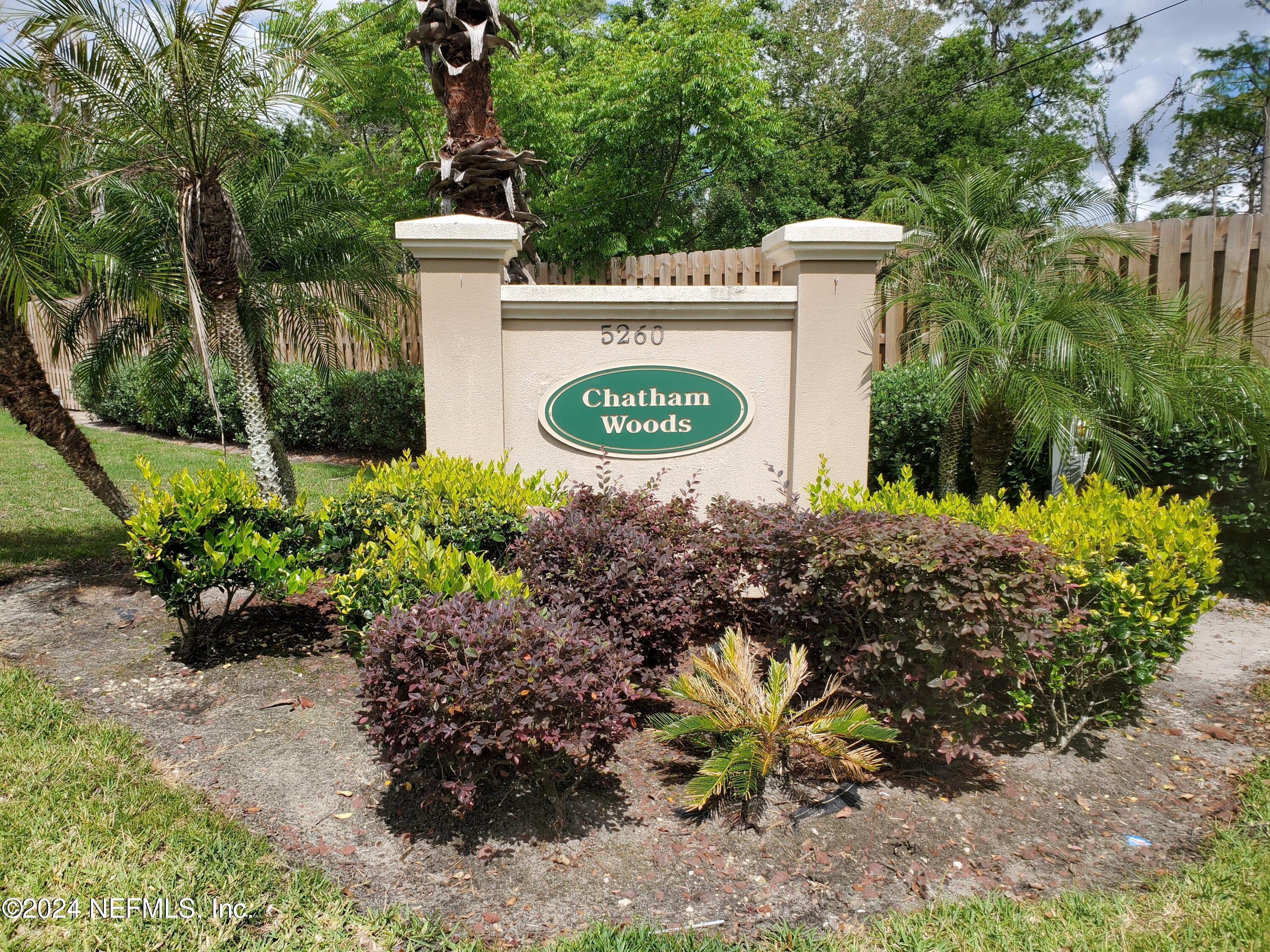 a view of a pathway of a park