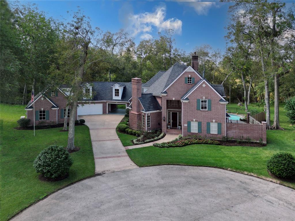 Welcome Home to Jones Creek Manor located in Texana Plantation!