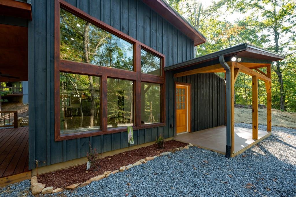 a view of a house with backyard and porch