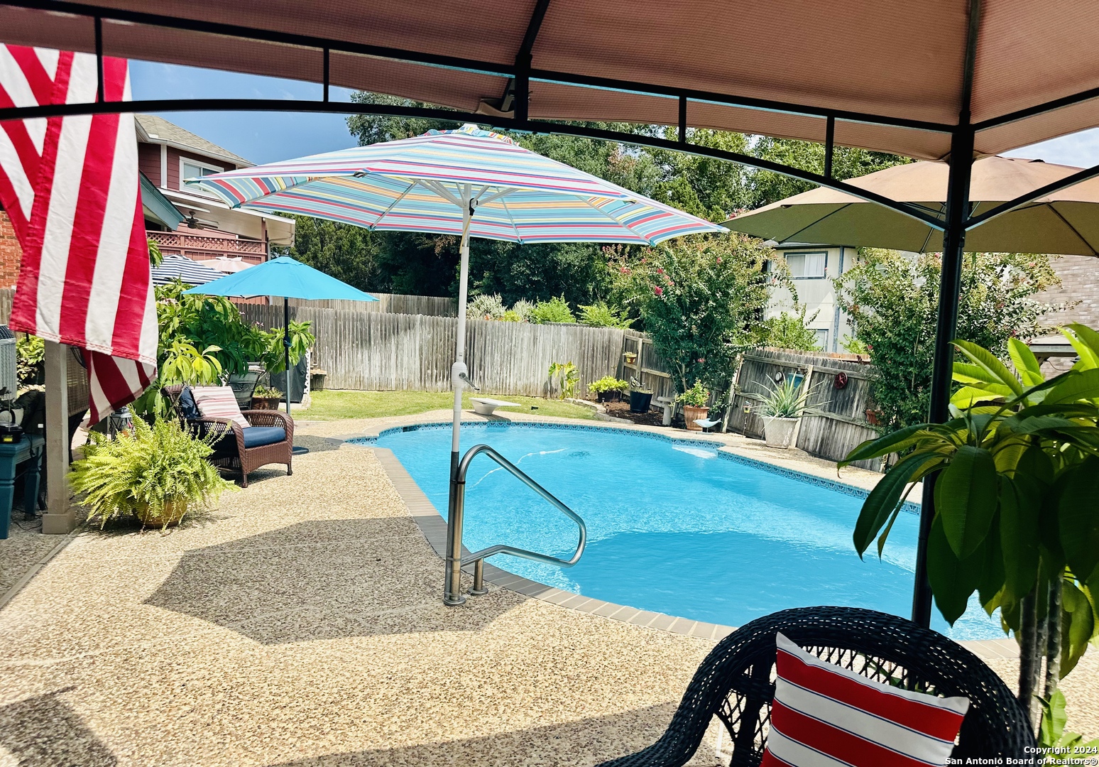 a view of a backyard with sitting area and furniture