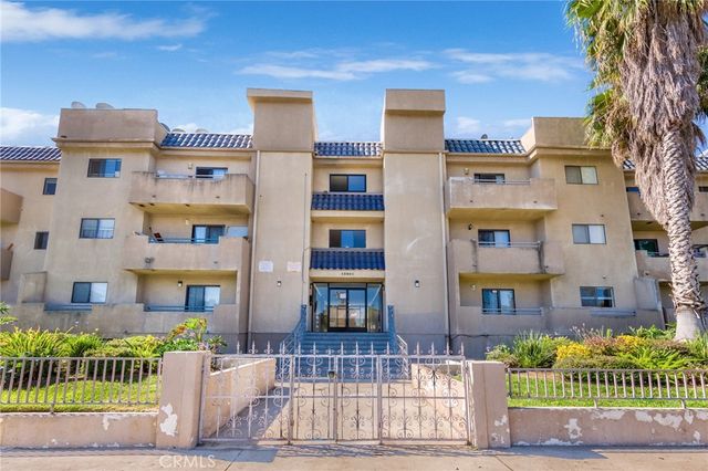 $460,000 | 10901 Laurel Canyon Boulevard, Unit 309 | Pacoima