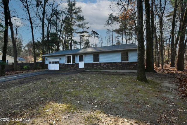 $285,000 | 27 Collamer Drive | Luther Forest