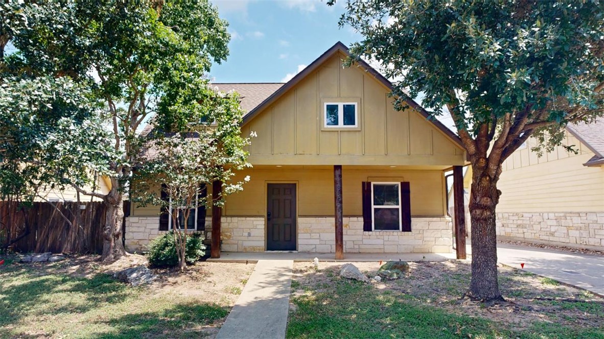 View of front of property featuring a porch