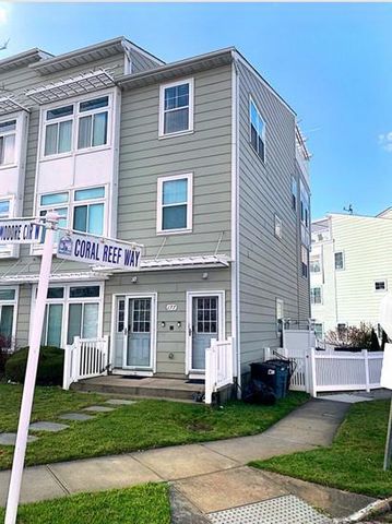 $2,800 | 177 Commodore Circle West, Unit B | Arverne