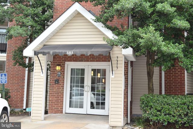 $1,900 | 3313 Wyndham Circle, Unit 1213 | Alexandria West