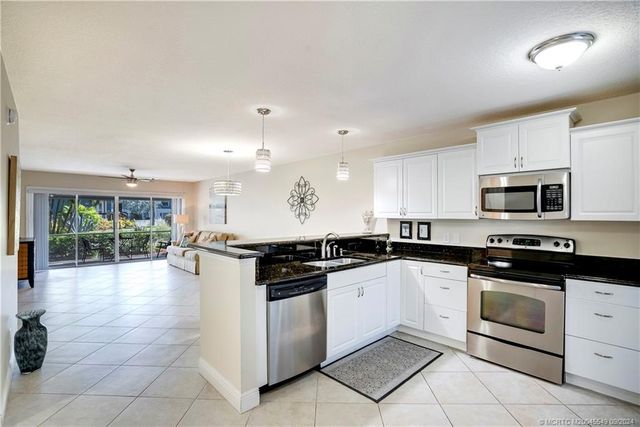 $299,999 | 1852 Southwest Palm City Road, Unit 104 | Poppleton West