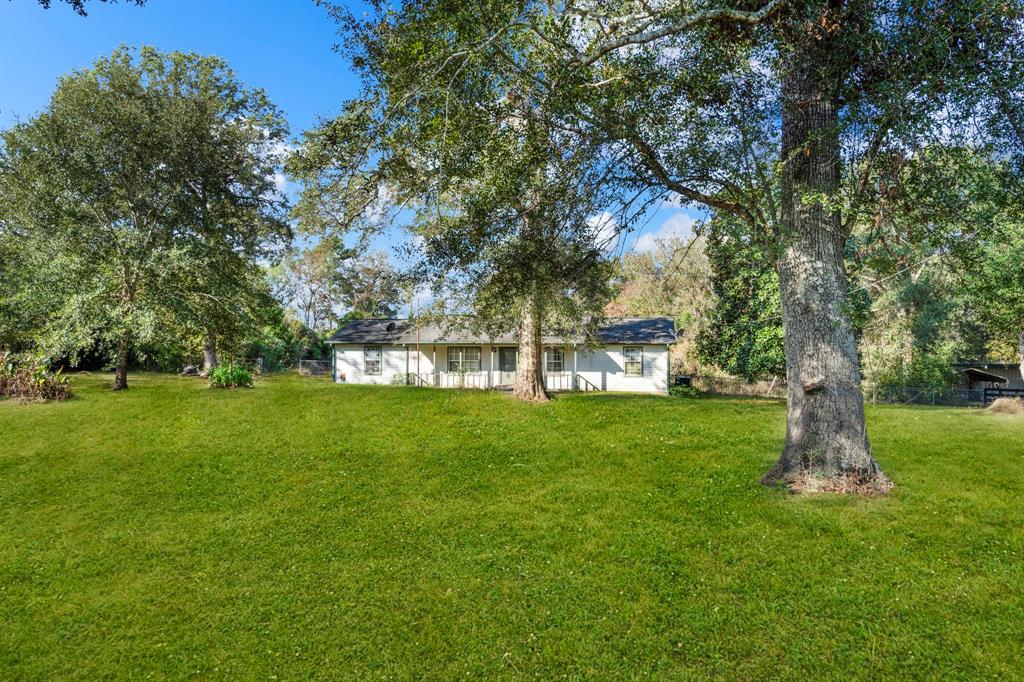 Discover the potential of this charming rural retreat in Hempstead, TX! (Grass digitally enhanced)