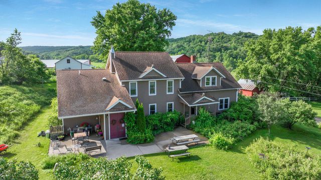 $1,099,000 | N3684 Claire Road | Franklin