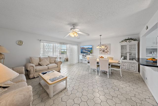 $125,000 | 711 Lori Drive, Unit 306 | Palm Springs Village