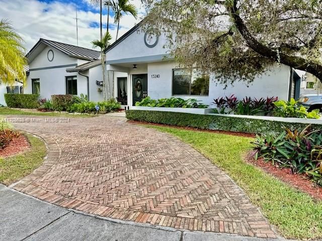 $1,200,000 | 13240 Southwest 36th Street | Tamiami