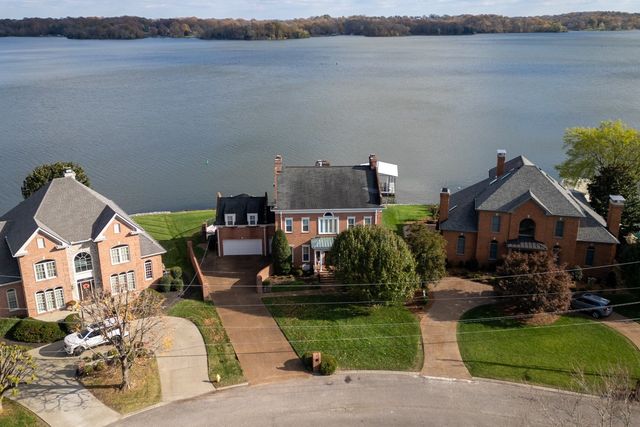 $1,749,900 | 114 Governors Point Boulevard | Hendersonville