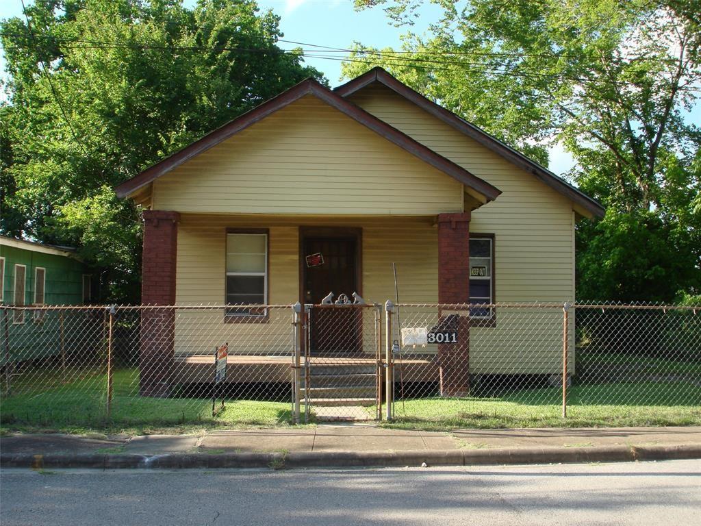 a view of a house and a yard