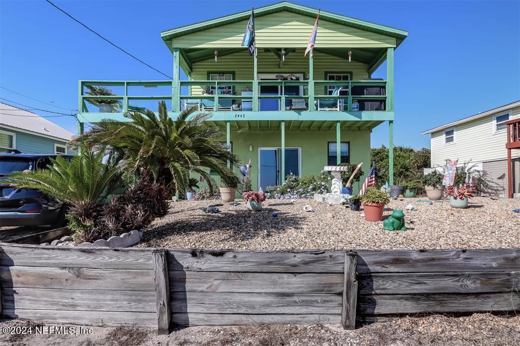 a view of outdoor space yard and porch