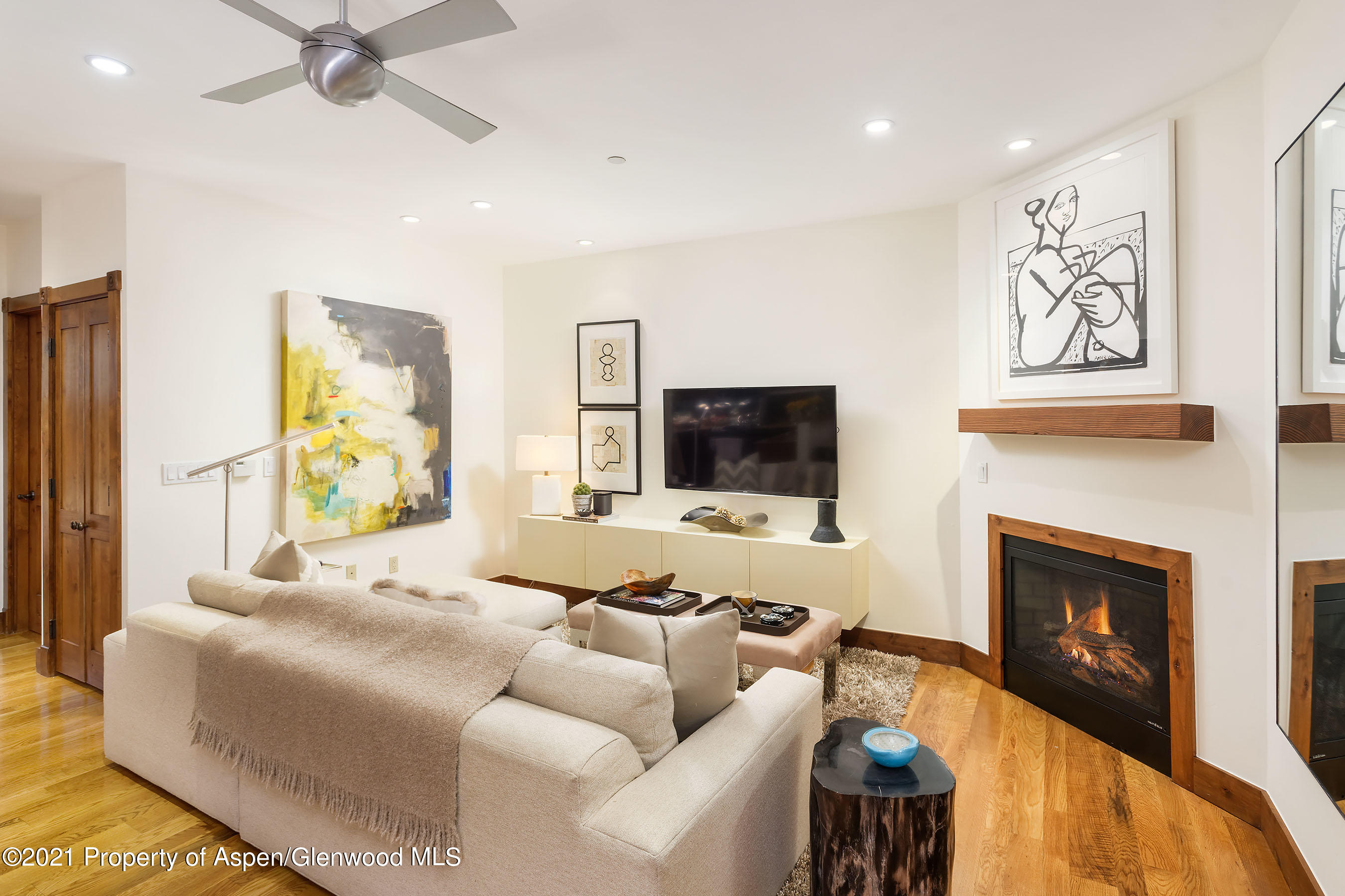 Living Room w/ Gas Fireplace