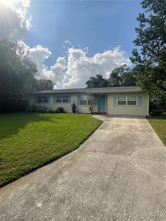 a view of house with a yard