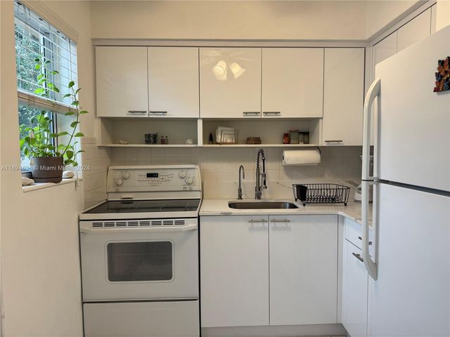 $2,200 | 1845 Jefferson Street, Unit 13 | Parkside