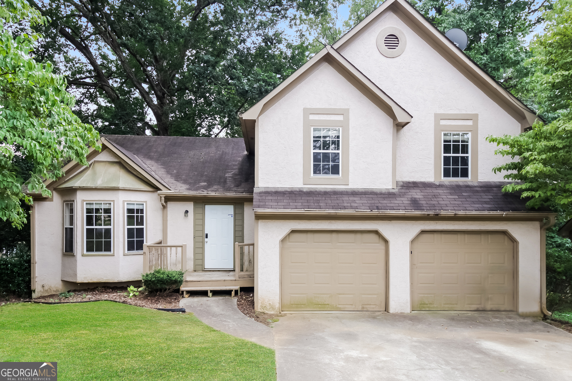 a view of outdoor space yard and garage